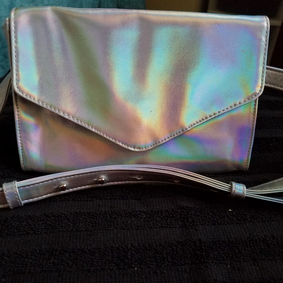 Silver waisted bag with strap - Picture 1 of 2